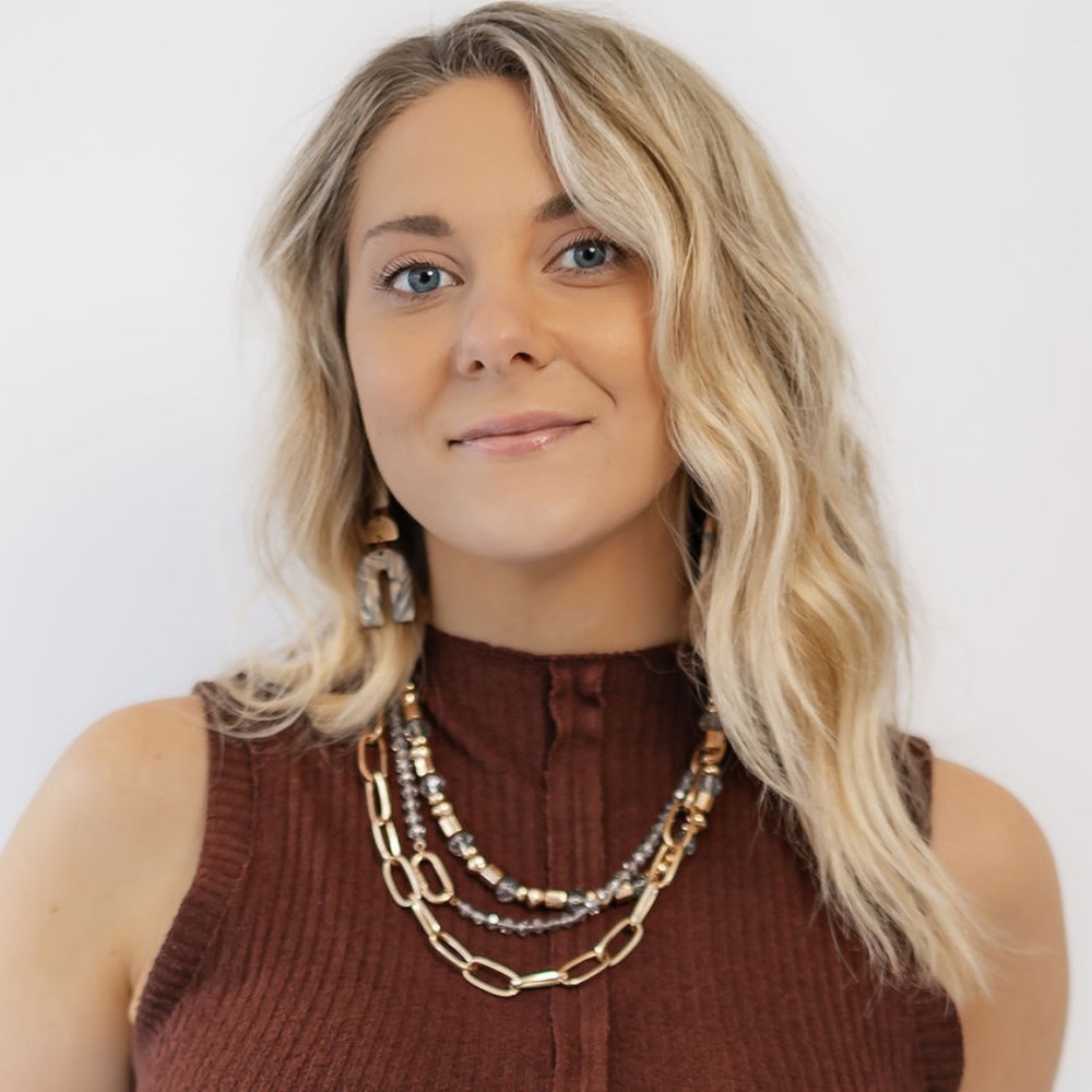 Meet your Posher, Elaina